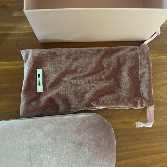 Authentic Miu Miu sunglasses 🤩 - Picture 4 of 7